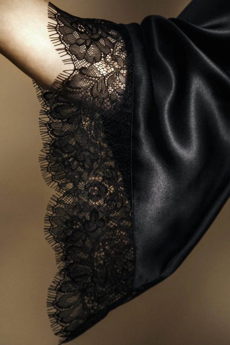 Black natural silk nightgown and robe set - Image 7