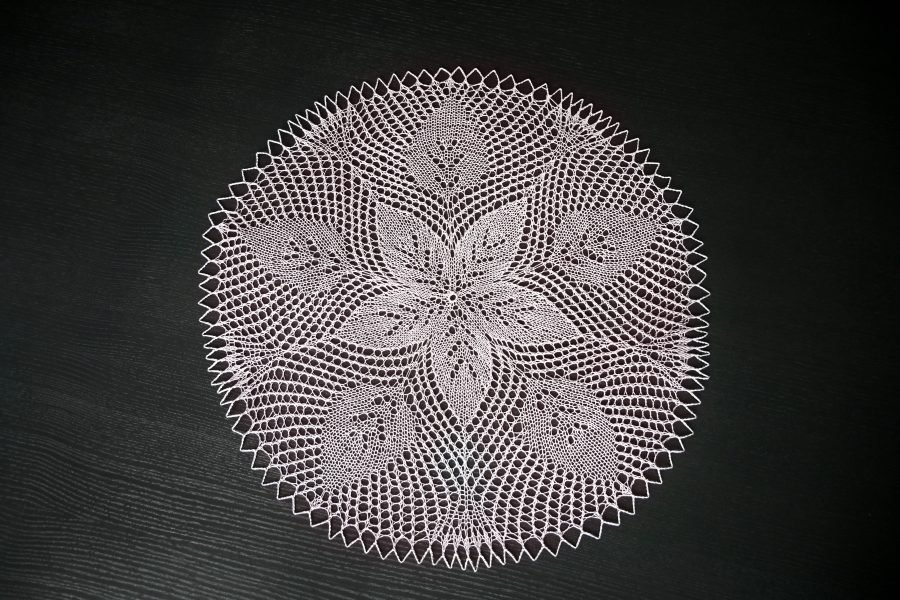 Round, hand-knitted napkin - Image 2