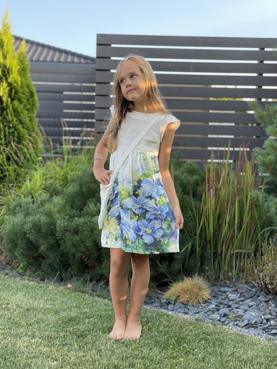 Girl's dress in linen "First flower"