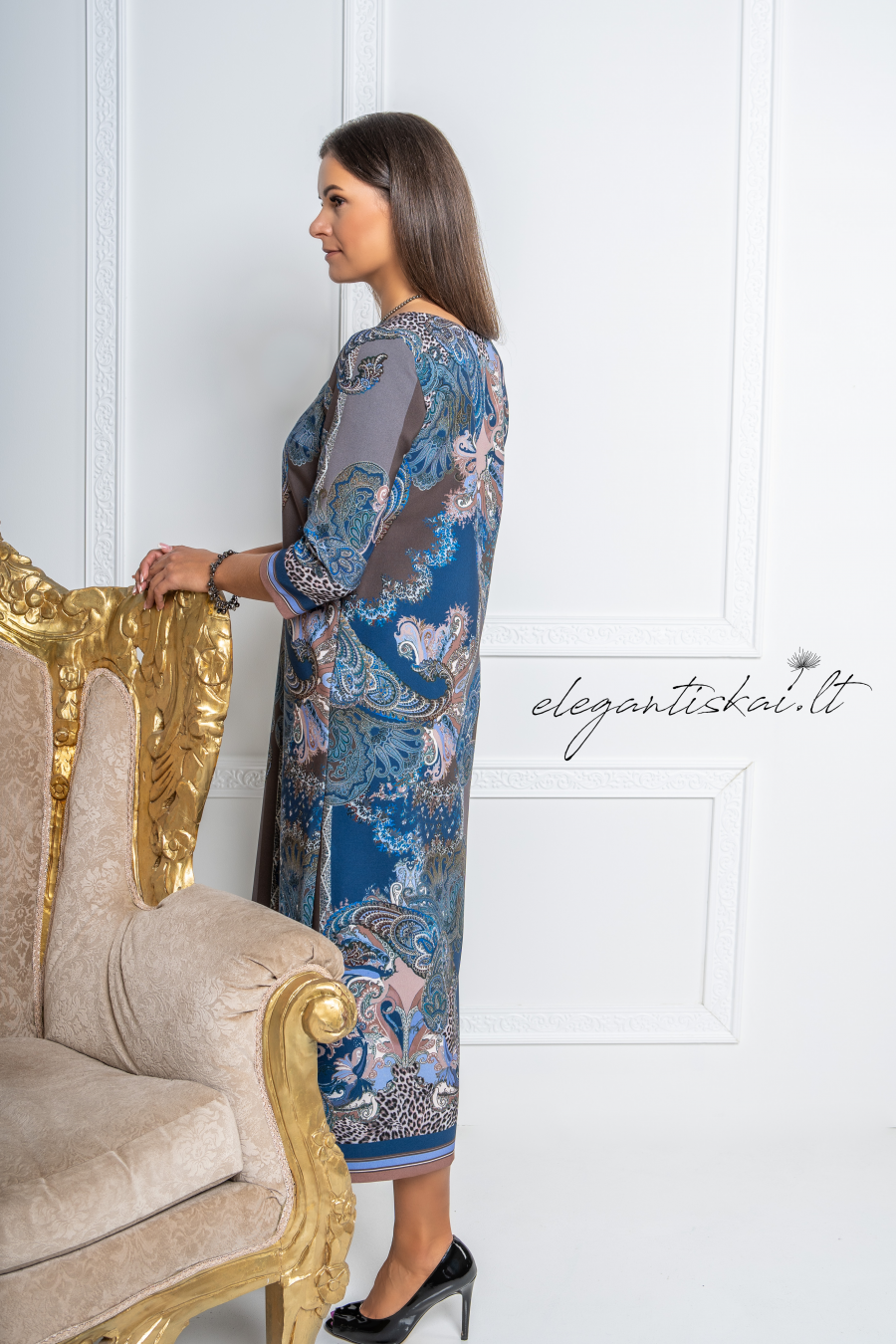 Patterned long dress with a slit for an elegant woman - Image 3