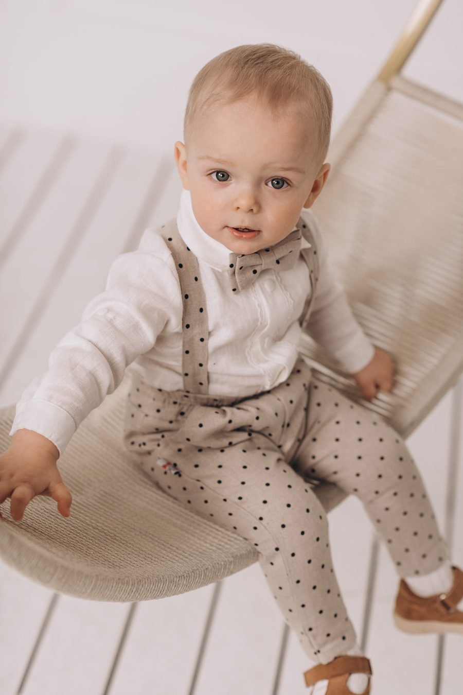 Natural linen suit for boy with spots