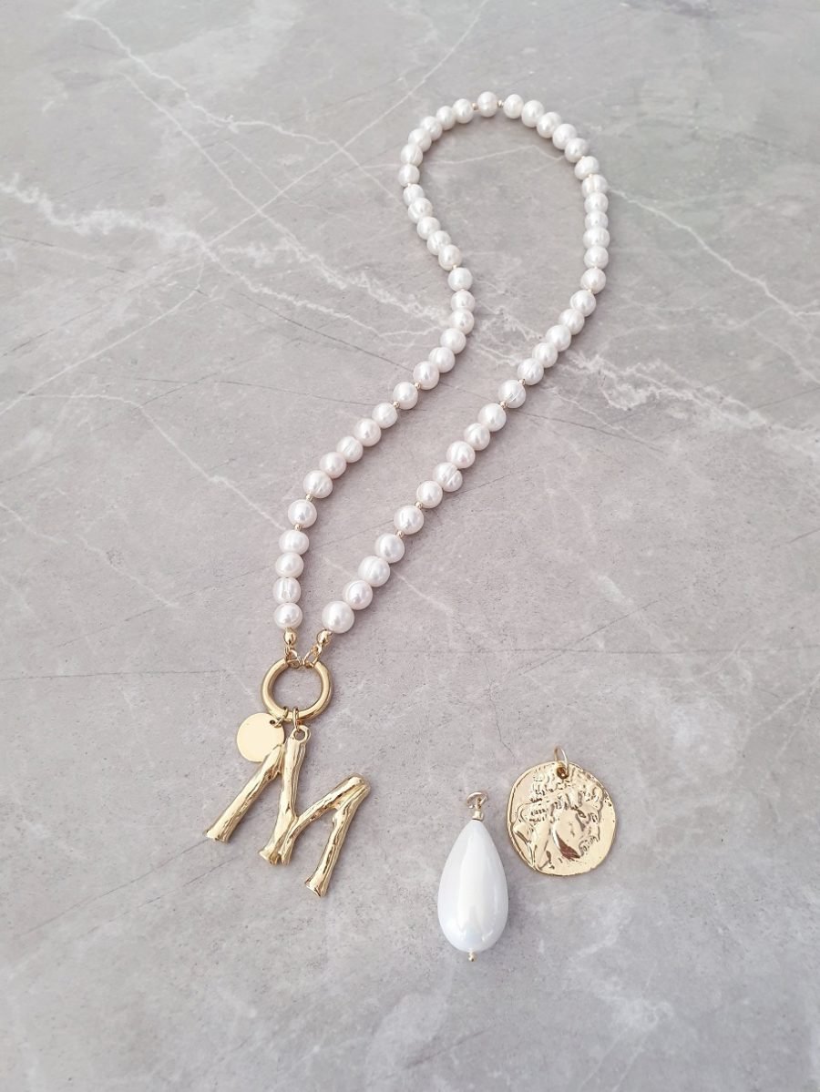 Handmade pearl necklace with three interchangeable pendants