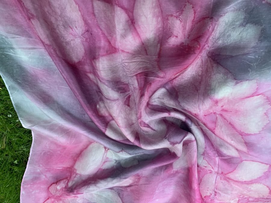 Scarf in real silk with hydrangea patterns - Image 4