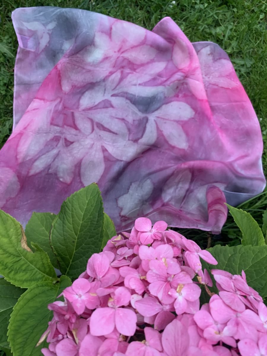 Scarf in real silk with hydrangea patterns