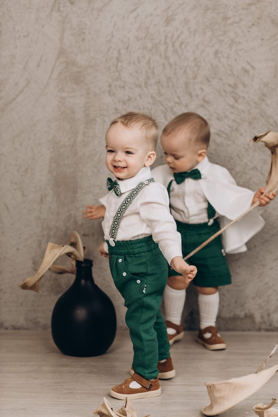 Green linen suit with patterned shoulder straps, bowtie - Image 3