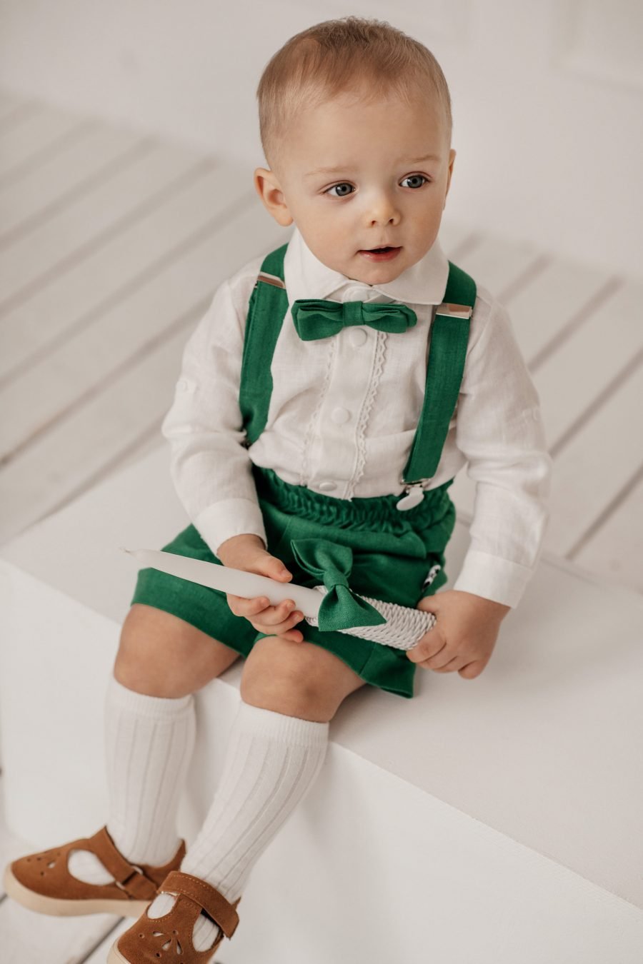 Green linen suit with patterned shoulder straps, bowtie - Image 6