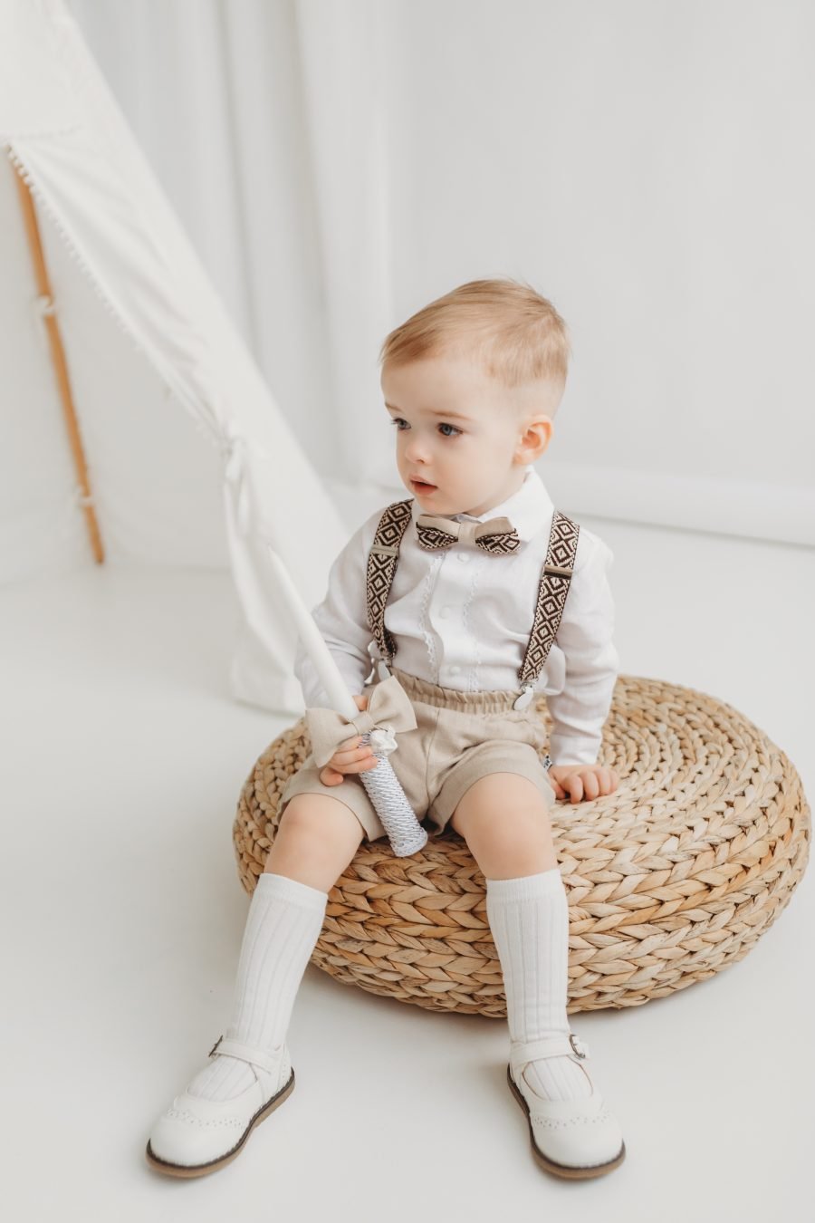 Boy's costume with shorts in natural linen