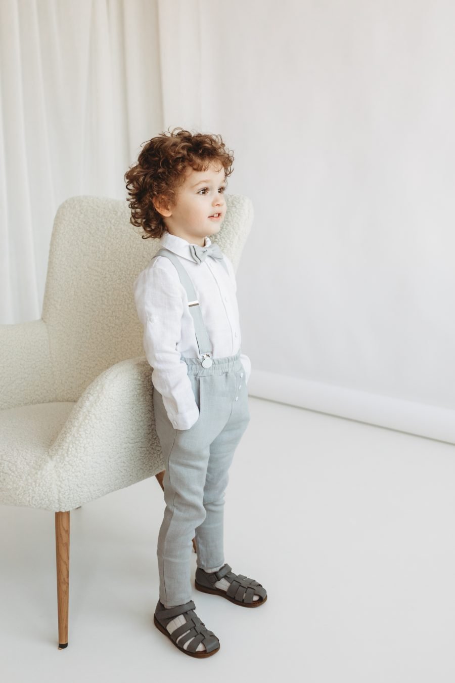 Boy's costume with light linen trousers