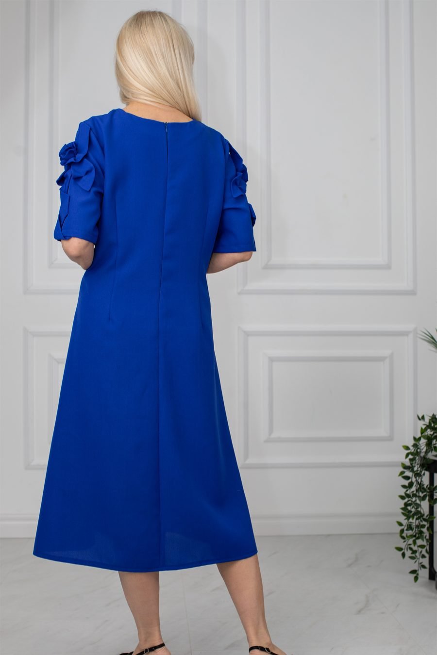 Blue dress with decorative sleeves - Image 3