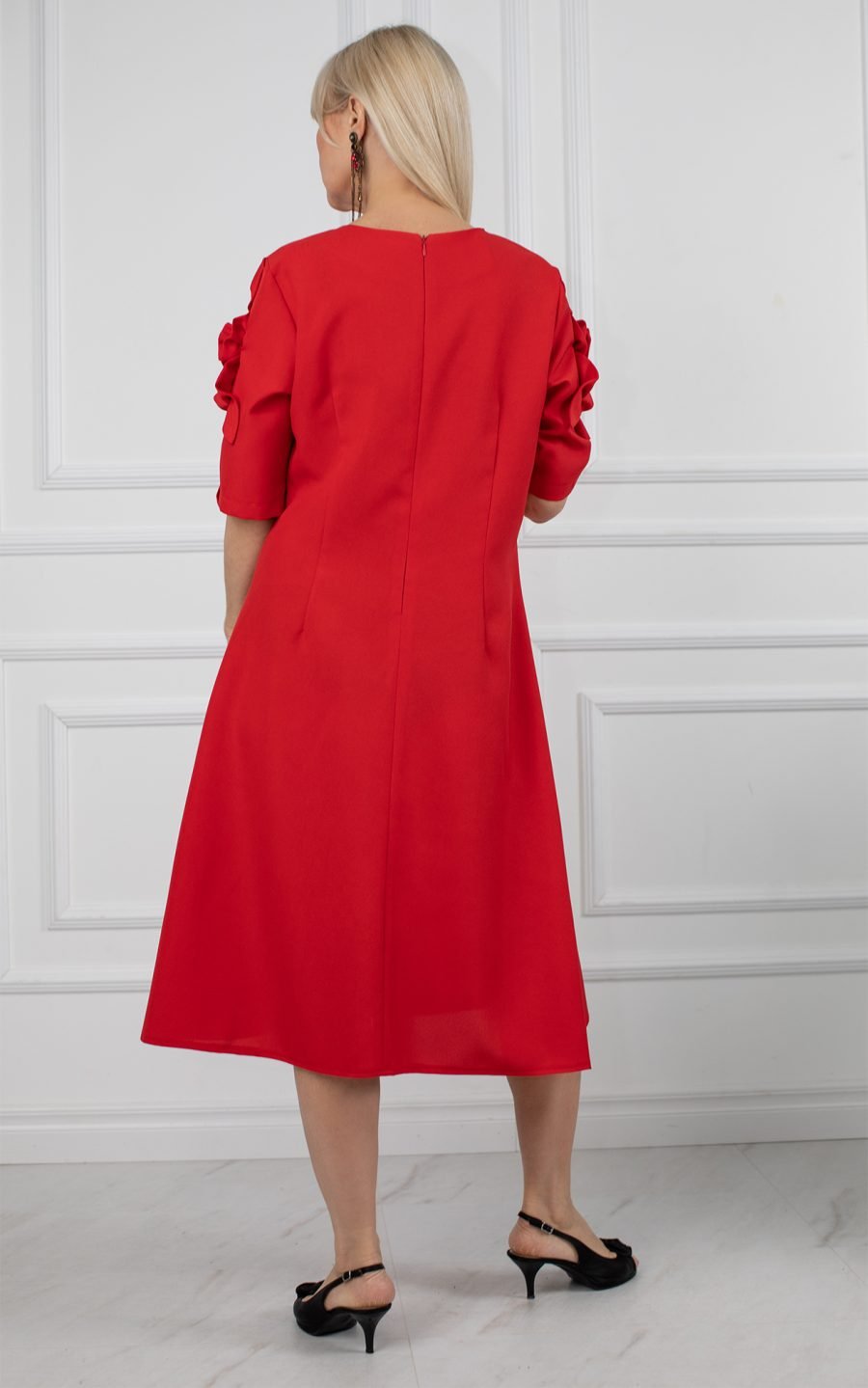 Red ladies' dress with decorative sleeves - Image 5