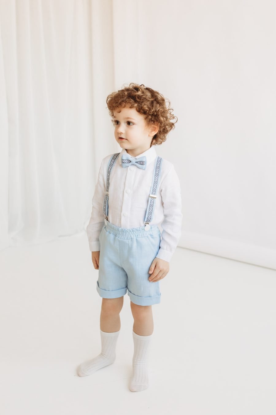 Boy's costume with shorts in blue natural linen