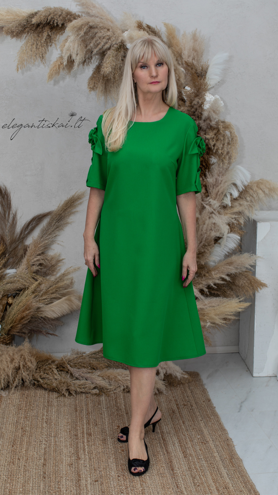 Green dress with decorative sleeves - Image 4