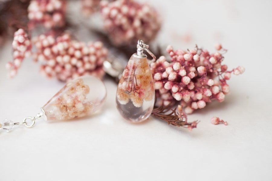 Dangling handmade earrings with pink flowers - Image 3