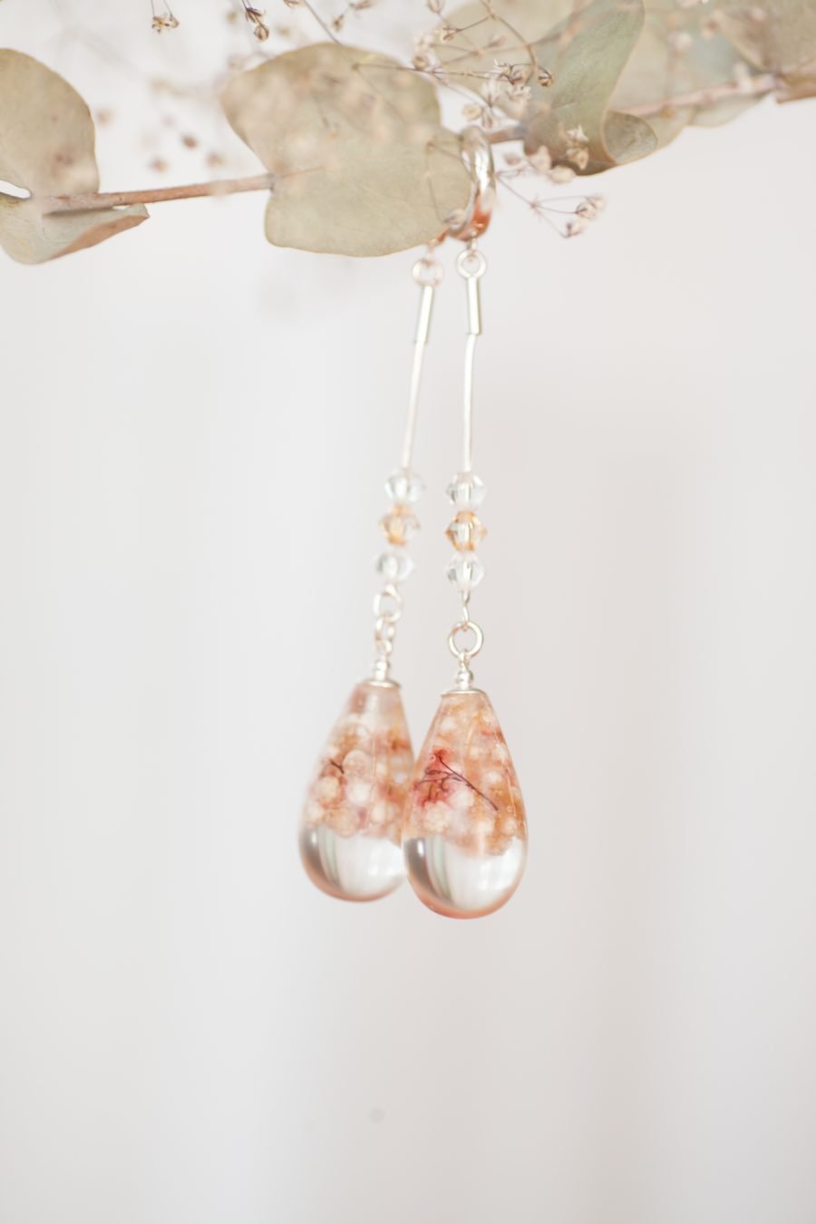 Dangling handmade earrings with pink flowers - Image 2