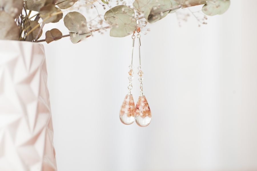 Dangling handmade earrings with pink flowers - Image 4