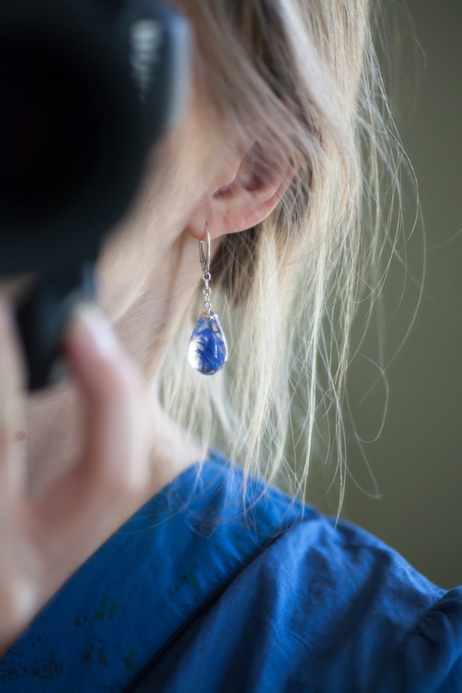 Handmade dangling earrings with cornflowers - Image 5