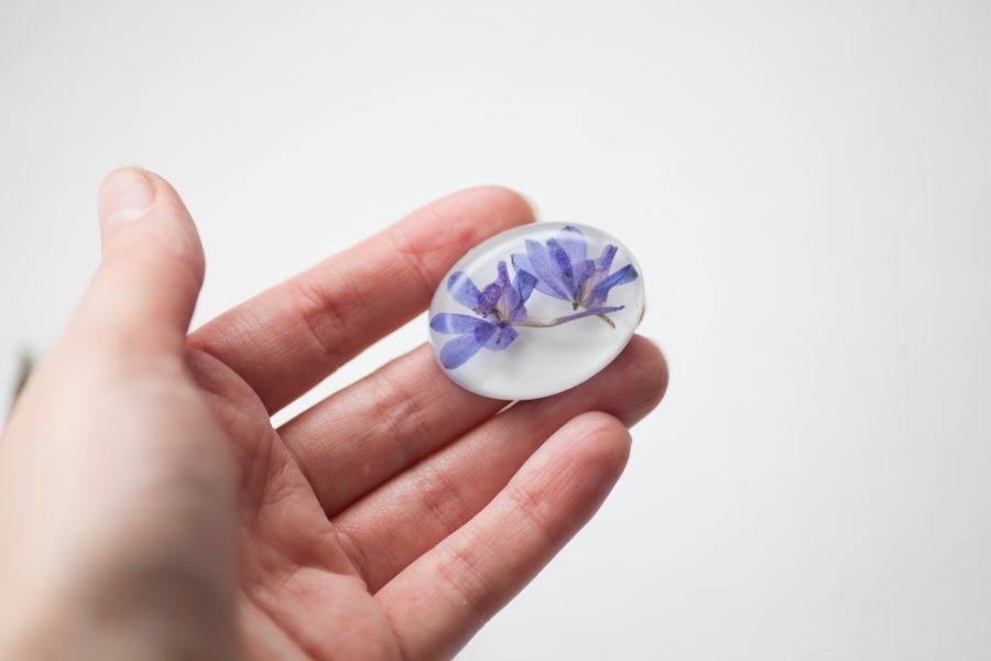 Handmade brooch with real flowers - Image 3