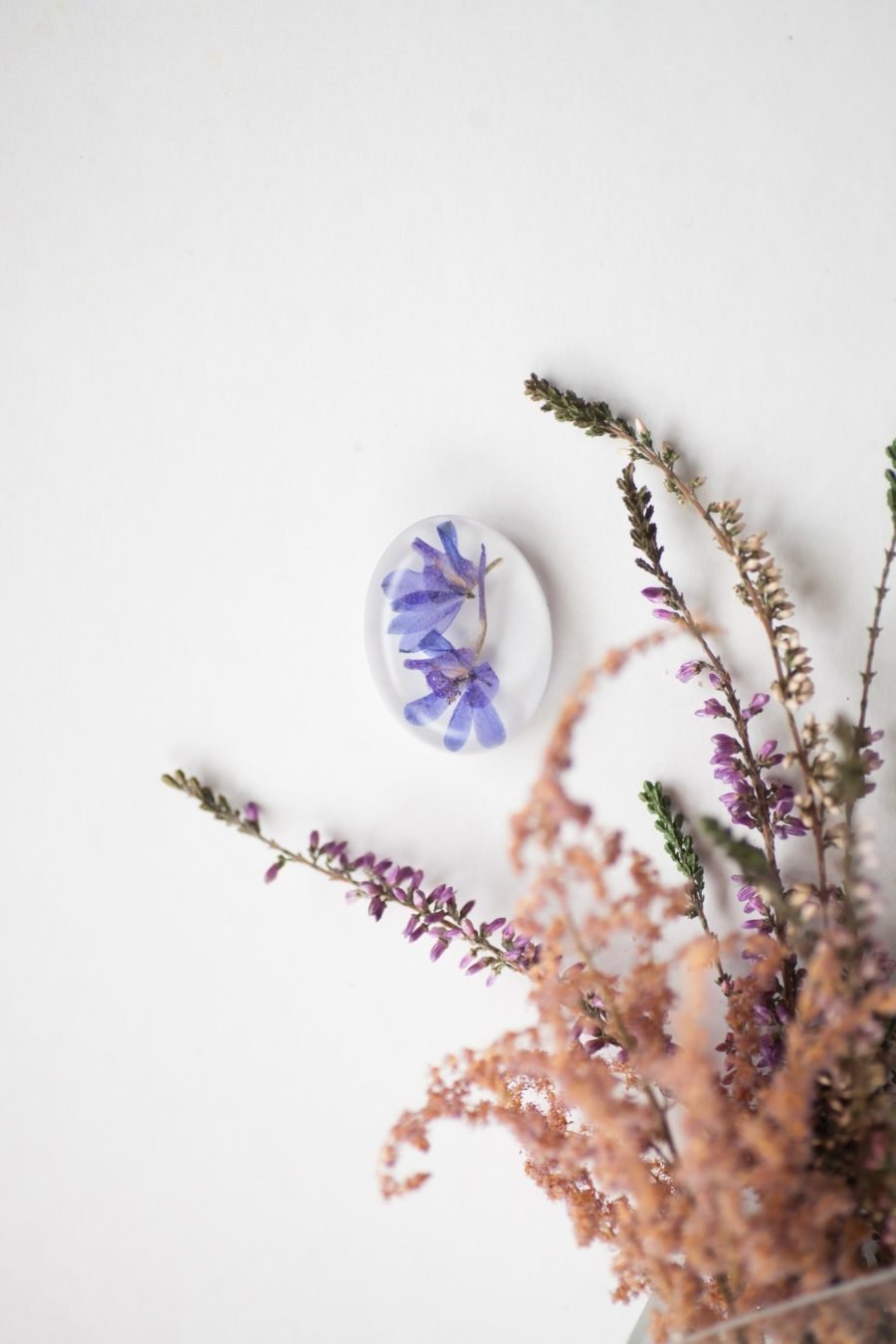 Handmade brooch with real flowers