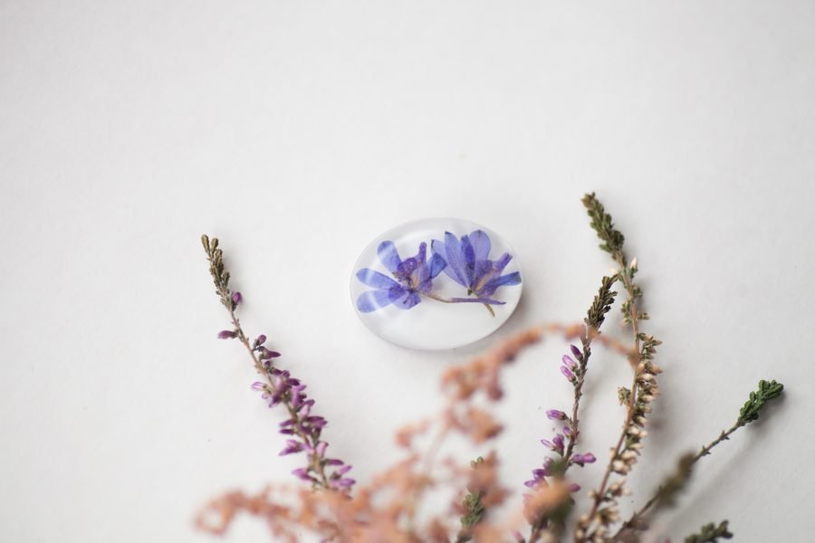 Handmade brooch with real flowers - Image 4