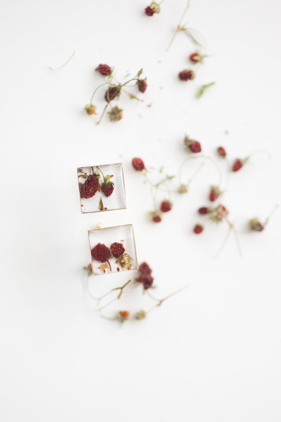 Hand made hirt cufflinks with natural strawberries - Image 2