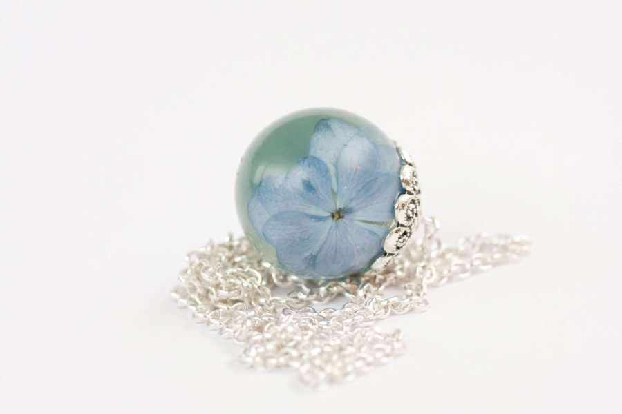 Handmade necklace with hydrangea - Image 3