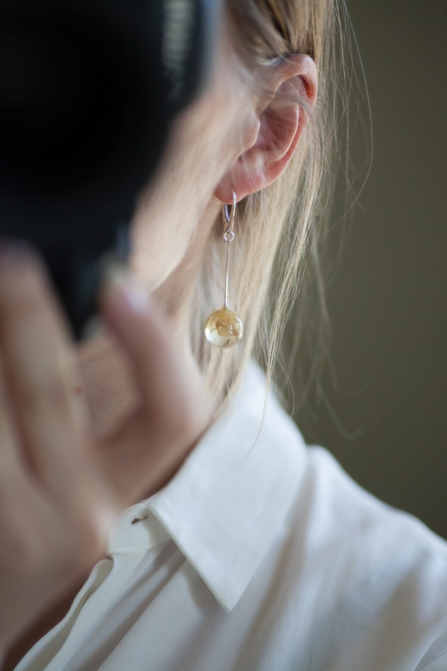 Handmade dangling earrings with flowers - Image 2