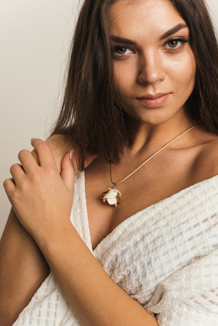 Handmade earrings and pendant made of white ceramic - Image 4