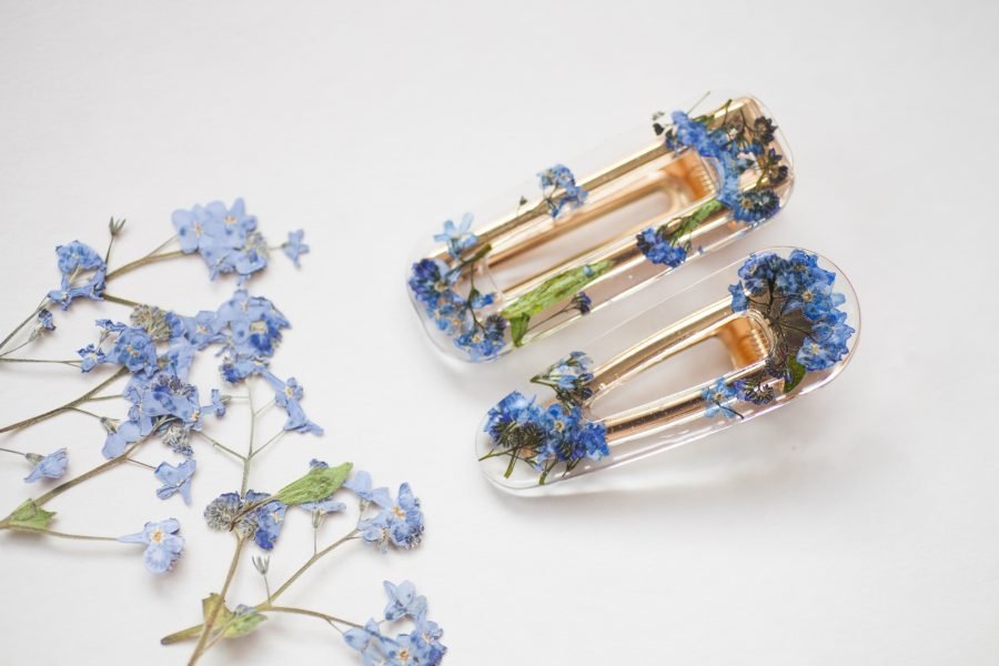 Hair clips with real forget-me-nots