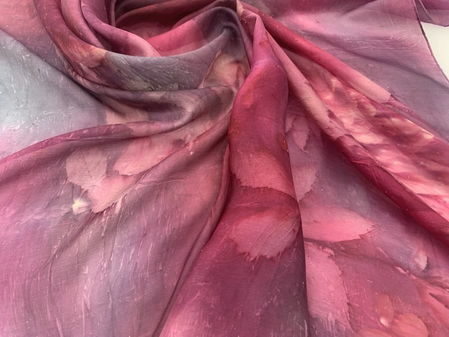 Bright raspberry-coloured scarf in pure silk - Image 4