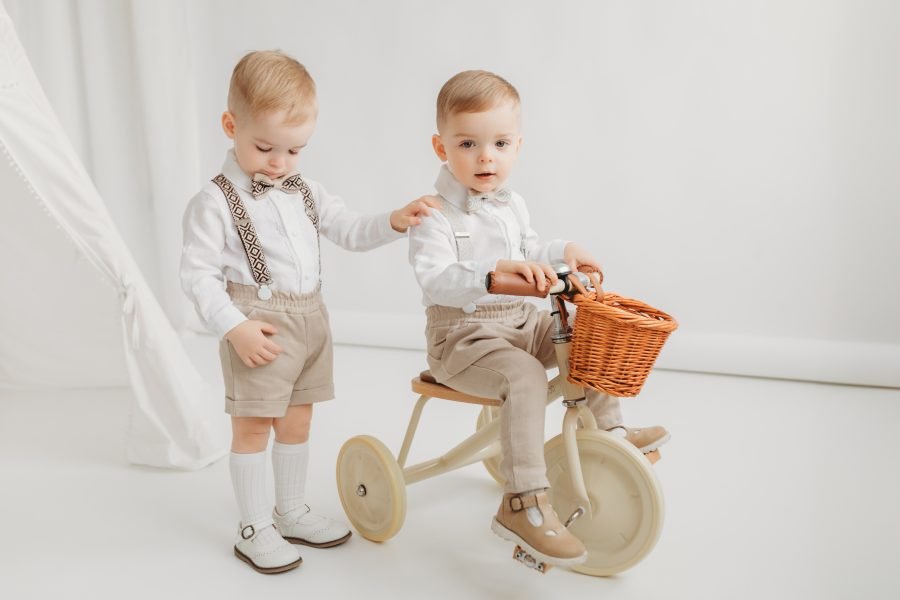 Christening costume with patterned shoulder straps and bowtie - Image 5