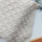 Lightweight, soft, hand-knitted baby blanket - Image 2