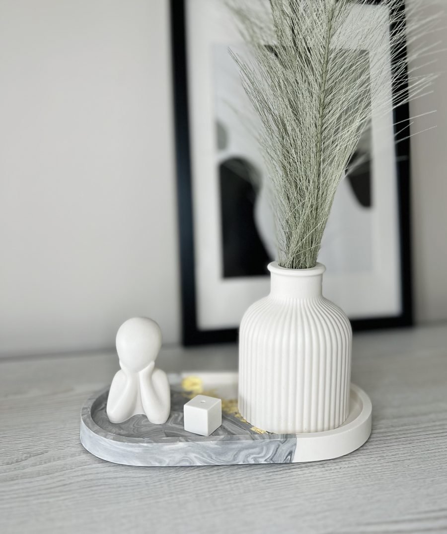 Gift set: tray, vase, incense holder and standing decoration