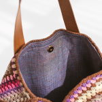 Large hand-crocheted handbag with leather handles - Image 3