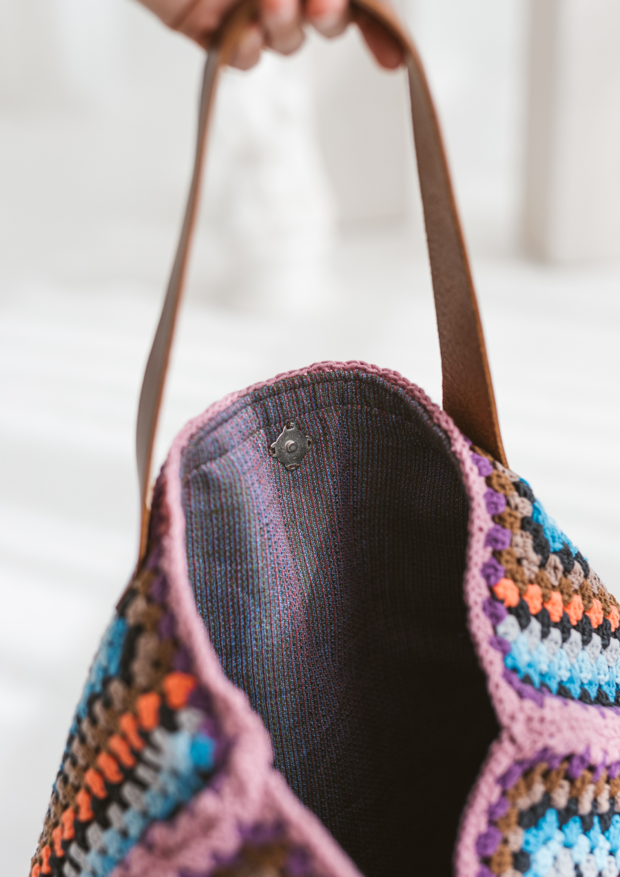 Handmade crochet handbag with leather handles "Mosaic" - Image 3