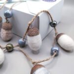 Handmade garland with felt acorns and beads - Image 5