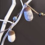 Handmade garland with felt acorns and beads - Image 11
