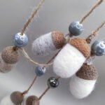 Handmade garland with felt acorns and beads - Image 12