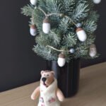 Handmade garland with felt acorns and beads - Image 14