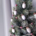 Handmade garland with felt acorns and beads - Image 8
