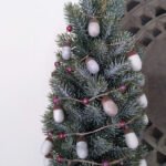 Handmade garland with felt acorns and beads - Image 9