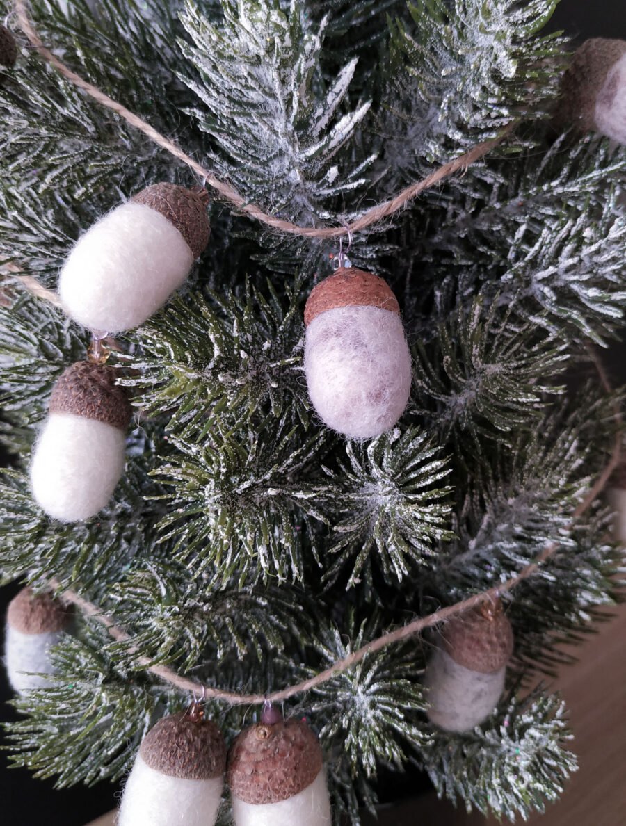 Garland of handmade oak acorns - Image 8