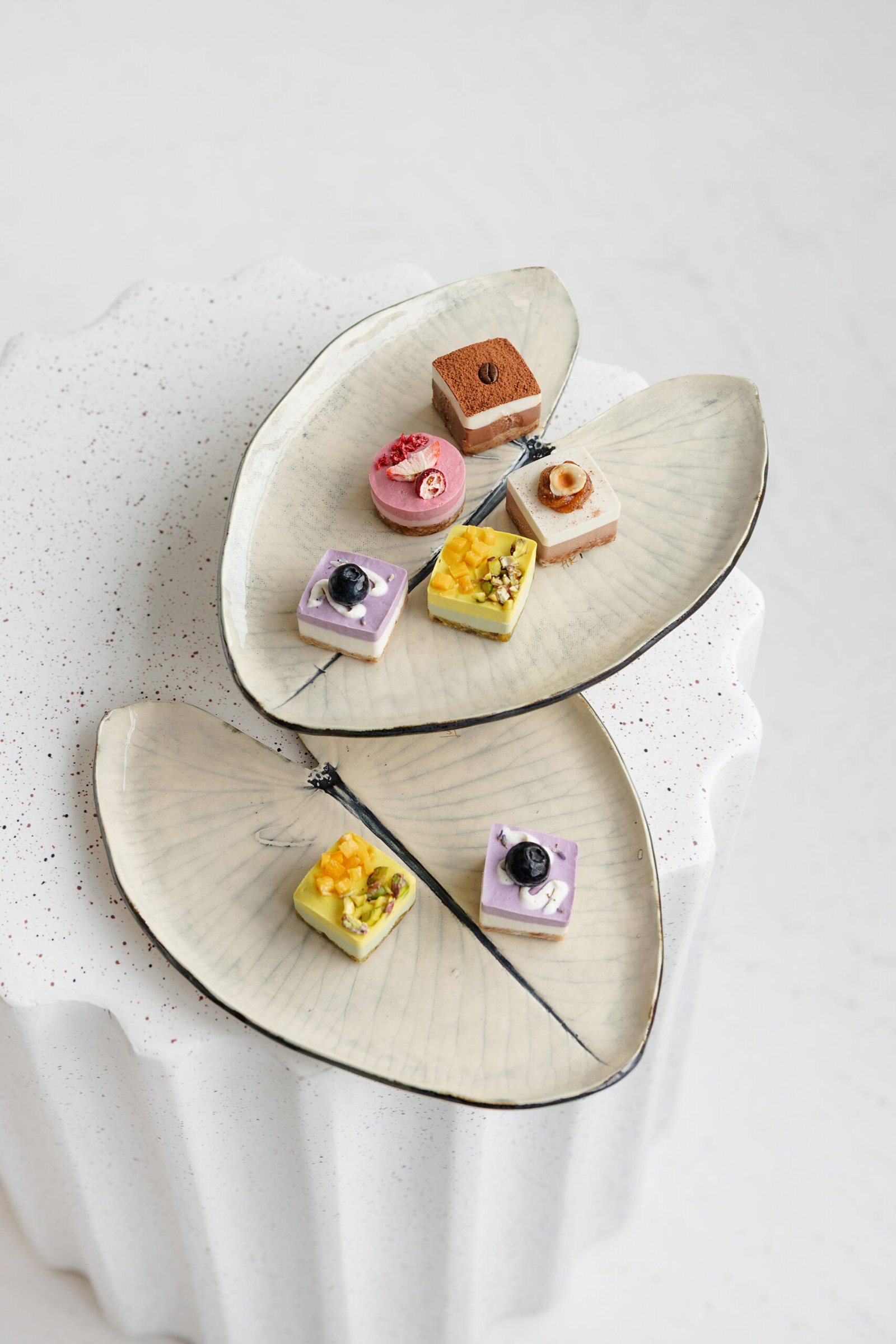 Handmade ceramic plate (water lily leaf shape) - Image 5