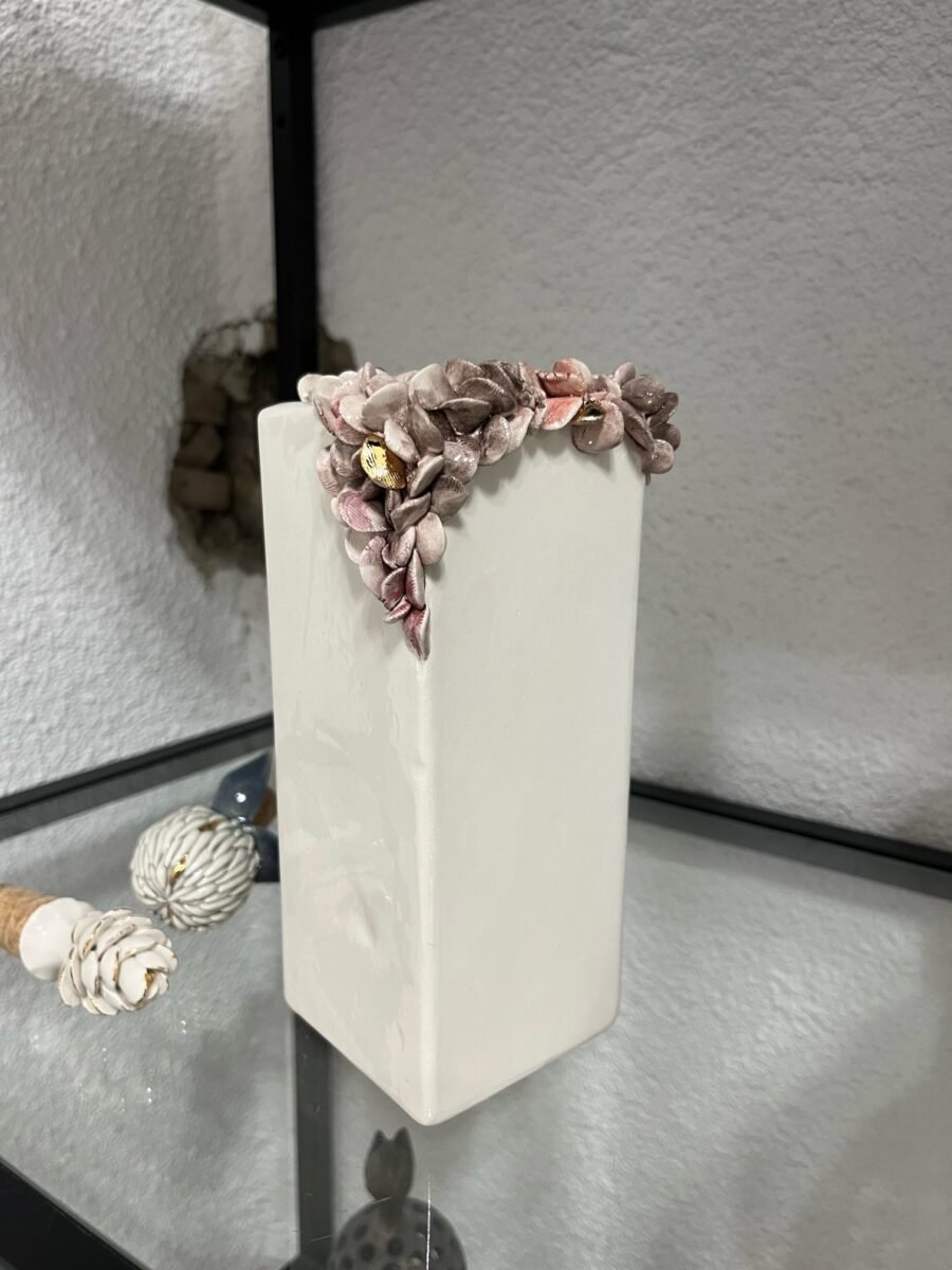 Handmade vase made of white ceramic - Image 3
