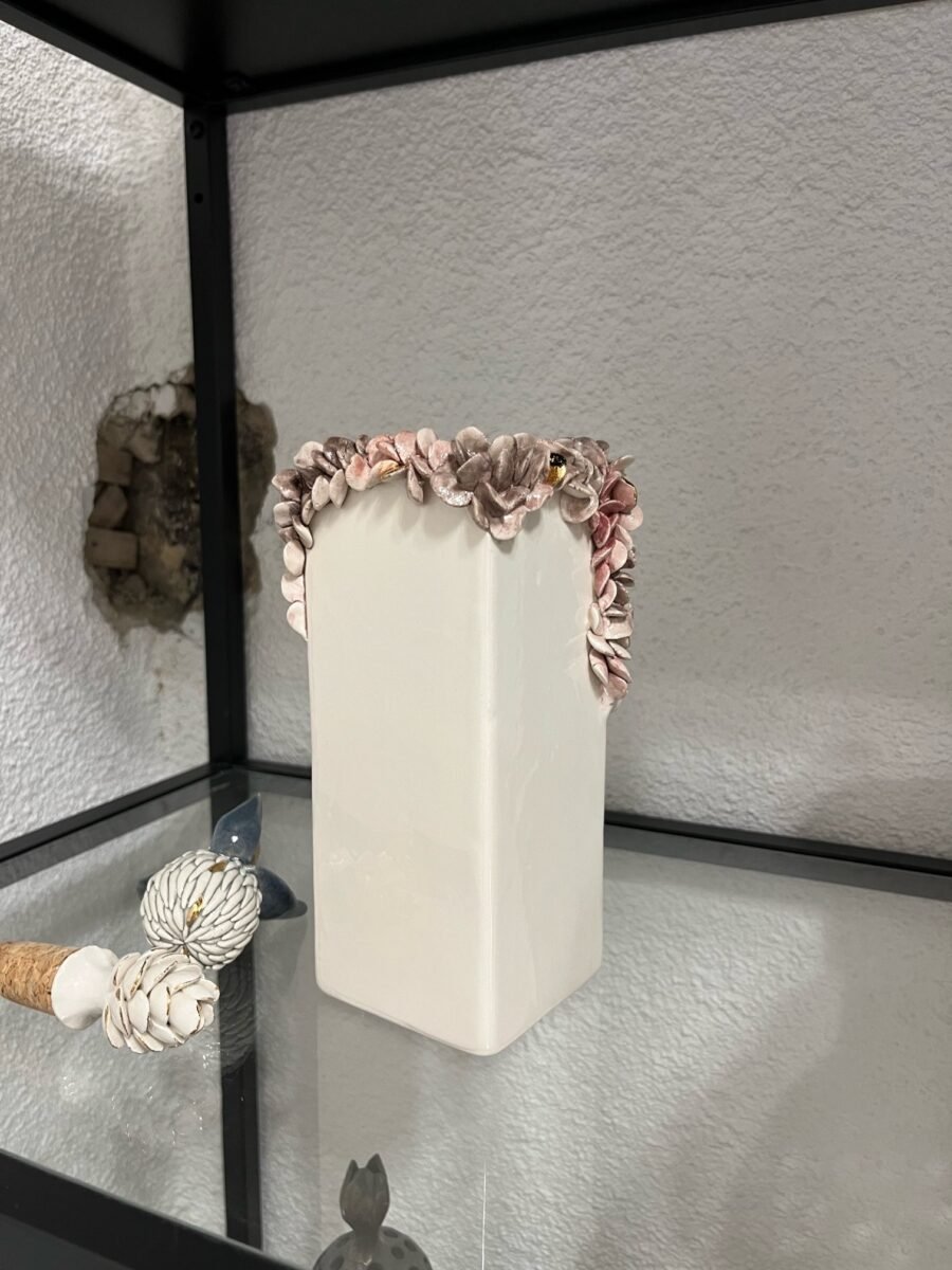 Handmade vase made of white ceramic - Image 5
