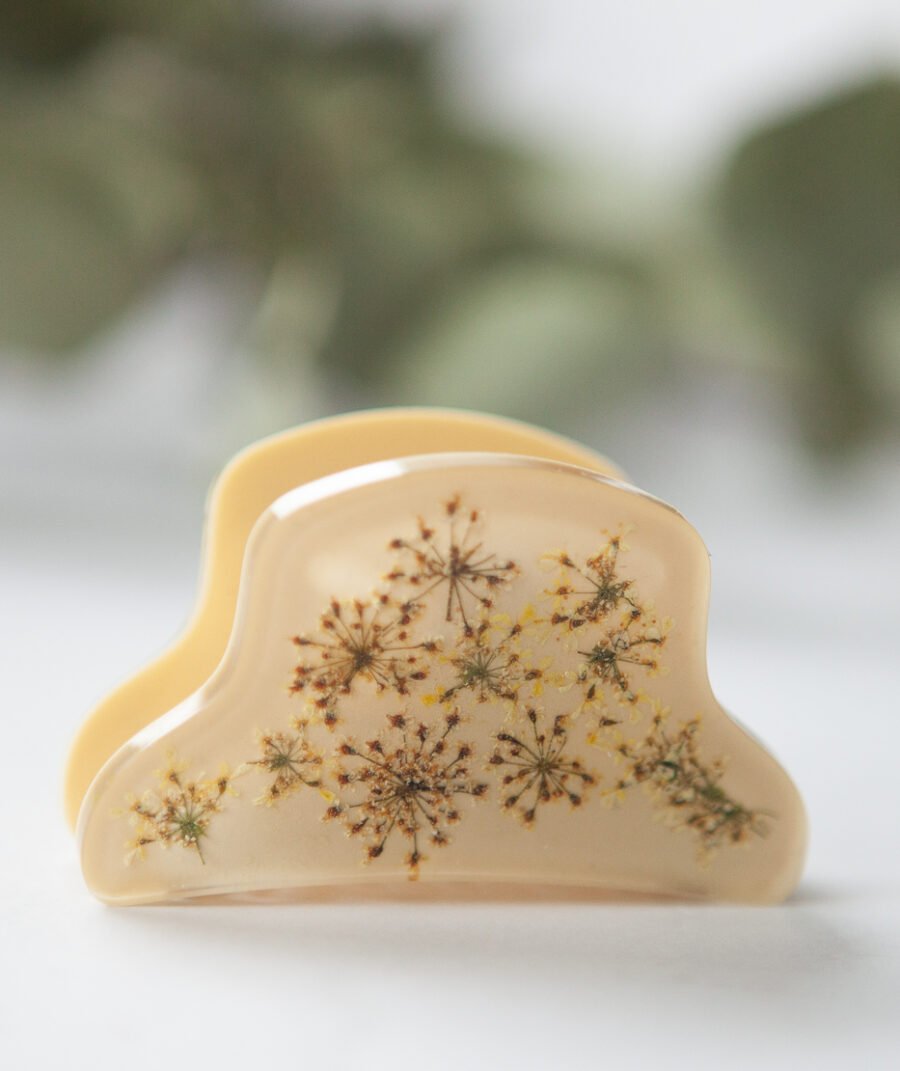 Playful hair clips with pink petals (Kopija) (Kopija) - Image 4